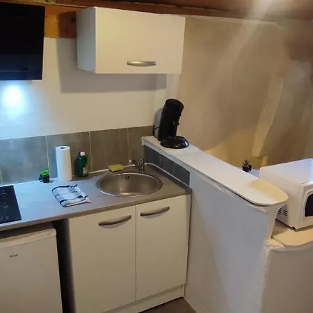 Hypercentre A 2 Pas De La Gare. N°3 *